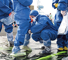 Participants putting on protective equipment during an emergency exercise in Nantes (Loire-Atlantique dpartement) - October 2007